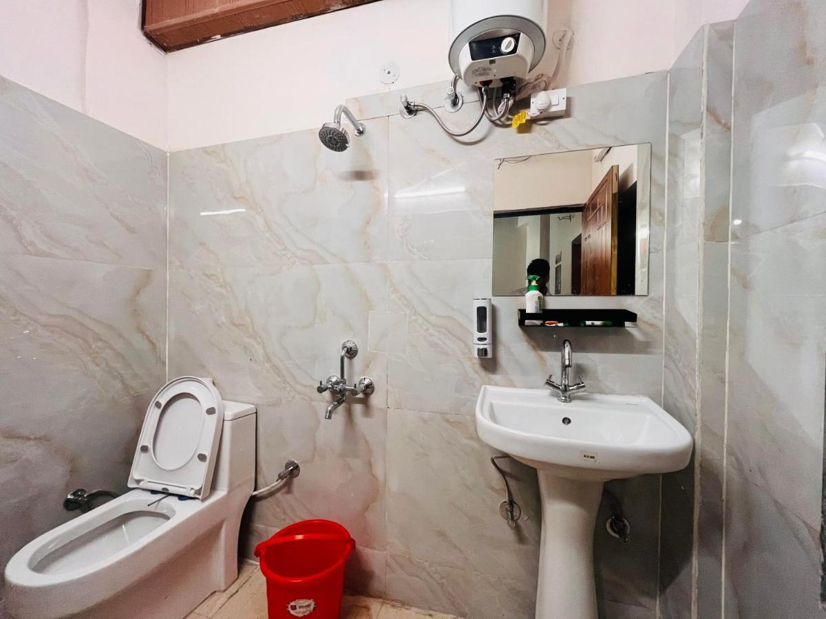 Nomads House Hostel *